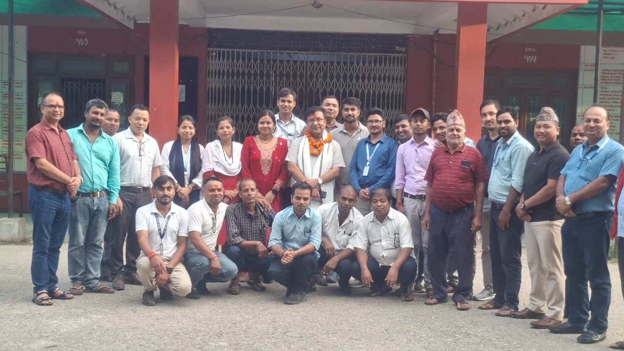 प्रमुख जिल्ला अधिकारीको रुपमा जिल्ला प्रशासन कार्यालय सिराहामा  सरुवा हुनु भएकोले कर्मचारी परिवारको तर्फबाट  श्रीमान् प्रमुख जिल्ला अधिकारी बसन्त अधिकारीज्यूको फेरी भेटौंला कार्यक्रम